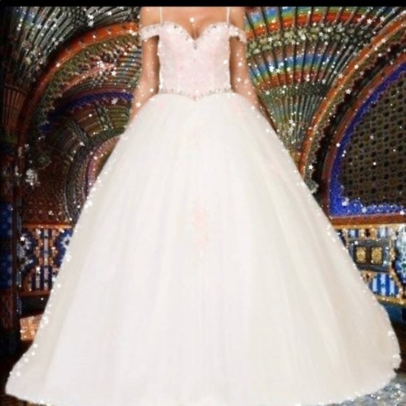 💲Sale💲 OFF SHOULDER BEADED LACE BODICE GOWN 💗 - Picture 2 of 8